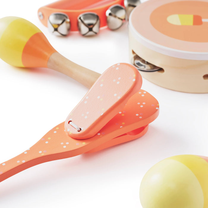 Music set ice cream in wooden tray