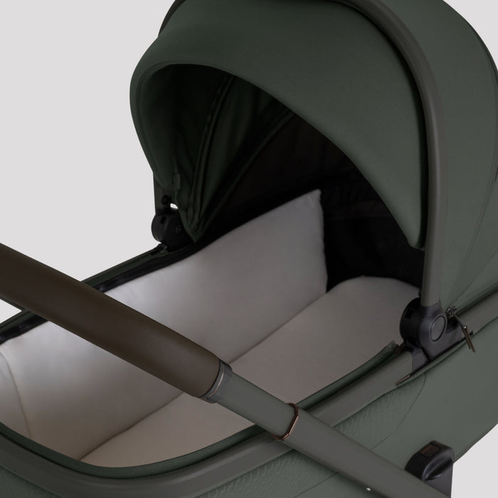 Silver Cross Cove 2 Compact Bassinet | PRE-ORDER | SHIPS LATE JULY