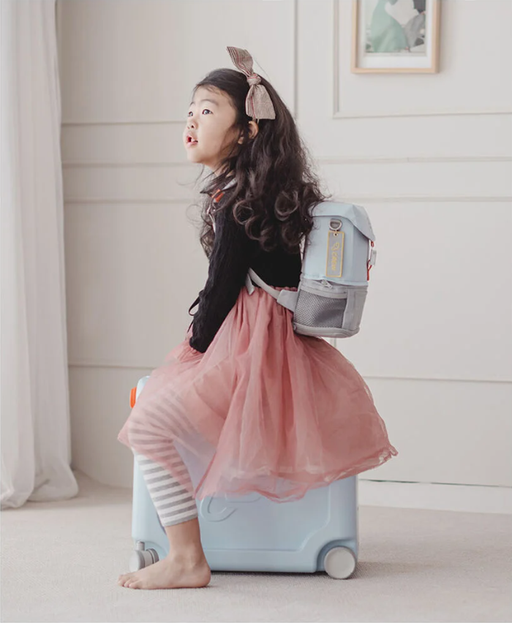JetKids by Stokke Travel Bundle: BedBox + Crew Backpack Pink