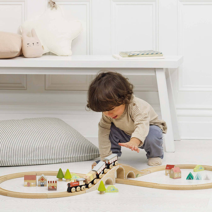 Le Toy Van Figure of 8 Train Track